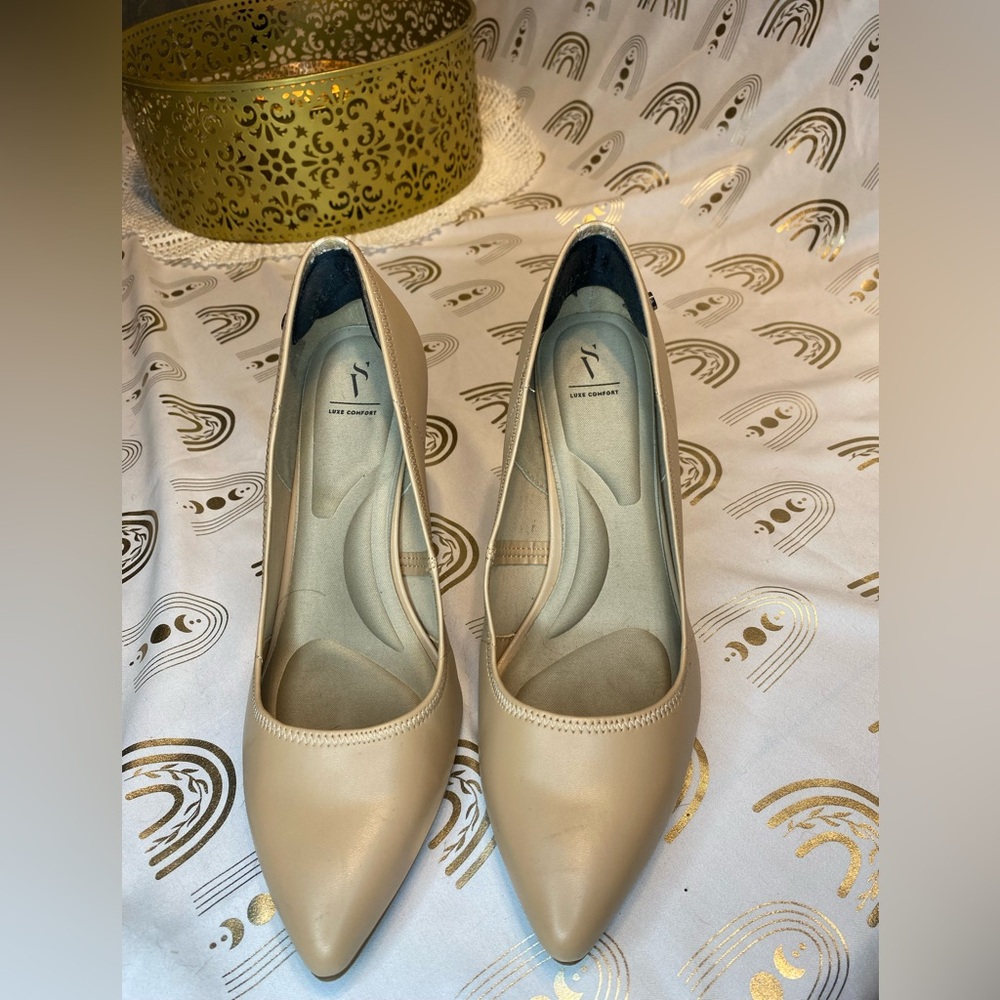 Simply Vera Vera Wang Cream Flats Elegant Minimalist Design